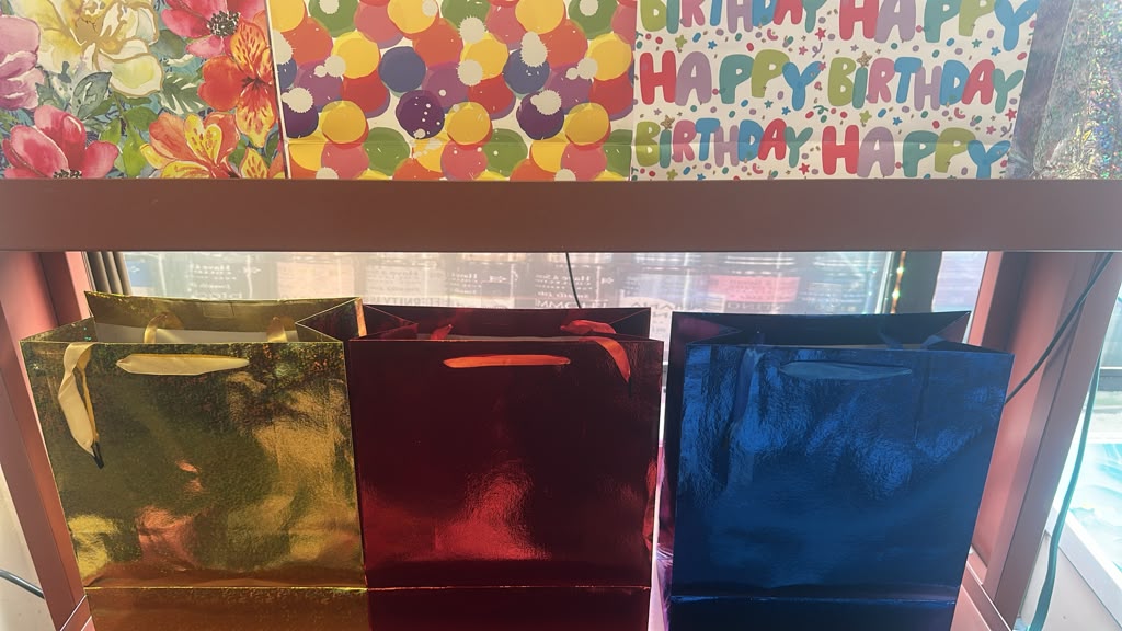 Bolsas de regalo y papel de envolver