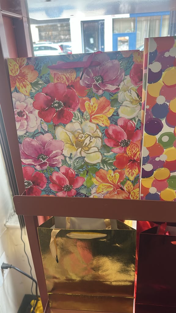 Papel de regalo y bolsas metálicas